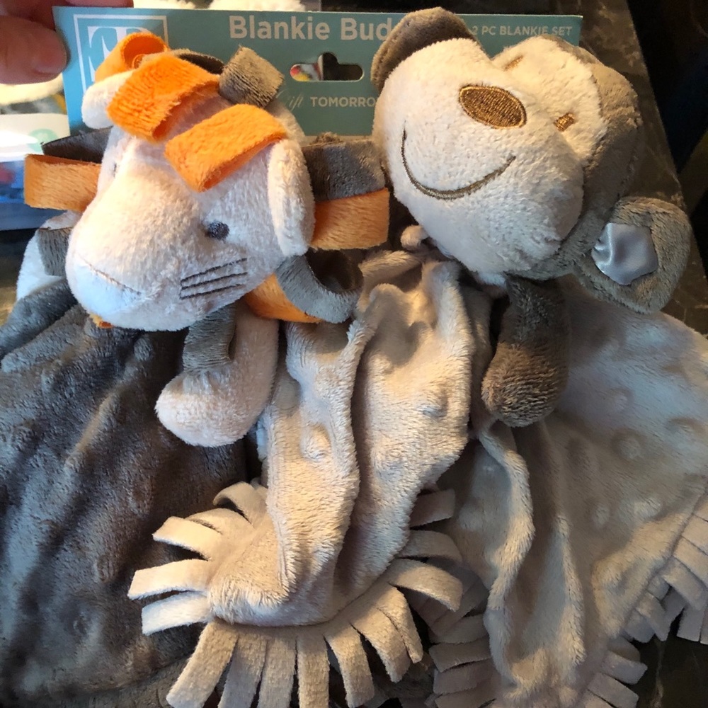 Blanket Buddies — 2-pack baby blanket animal - NEW